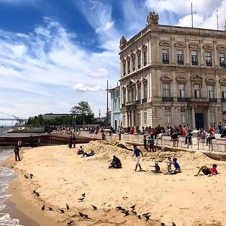 Appartement Downtown-terrasse Fabelhafte Aussichten Romantisches Penthouse By Interhome Lissabon